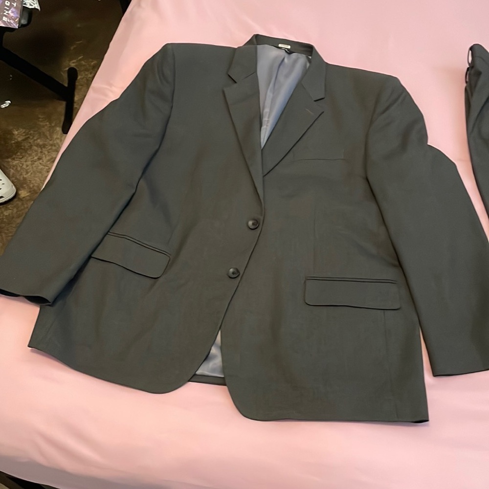 Gray J.M. HAGGAR Classic Fit suit. EUC.